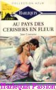 Couverture du livre intitulé "Au pays des cerisiers en fleurs (A mist of blossom
)"