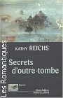 Couverture du livre intitulé "Secrets d’outre-tombe (Grave secrets)"